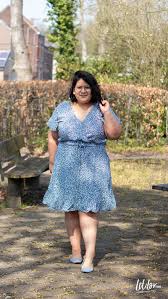 Disponibles dans les tailles 38 au 58, achetez des vêtements de haute qualité et à la mode à des prix excellents pour trouver votre look parfait avec. La Petite Robe Bleue Robe Bon Prix Grande Taille Le Blog De Letilor