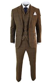 Vestiti sposo 2018, dallo stile moderno elegante di corneliani, allo smoking spezzato di canali, al vestito da cerimonia nero o chiaro di lubiam ai vestiti colorati. Valextino Abito Da Sposo Uomo Come Scegliere Il Piu Adatto A Te