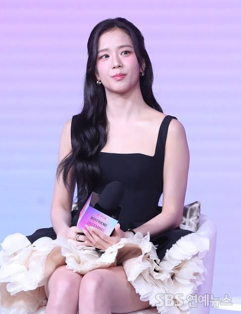 JISOO Says Hello as 'Boyfriend on Demand' at Netflix Press Event