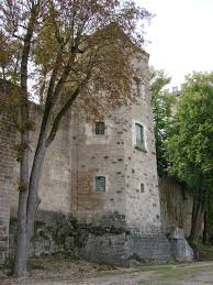Chateau De Montbard Du Chateau Des Ducs De Bourgogne Ne Subsistent Plus Que 2 Tours En Elevation De L Aubespin E Chateau Chateau France Les Regions De France