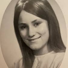 Ellen Fisk's Instagram, Twitter & Facebook