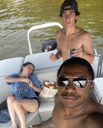 Darryl Mayfield's Instagram, Twitter & Facebook