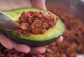 Avocats Farcis Avec Du Bœuf Hache Et Des Une Recette Originale Avocat Farci Recette Recette Avocat