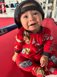 Chapa's Boxing had a great night! We had a special guest tonight. Rockwall  Heath High School Quarterback, Landen Dutka, stopped in to visit and watch  some sparring. We had a chance to