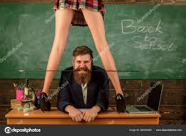 Seksi öğretmen ve şehvetli liseli kız öğrenci, yetişkinler için eğitim.  Okula dönelim. Hakimiyet ve teslimiyet. — Stok Foto © Tverdohlib.com  485242940