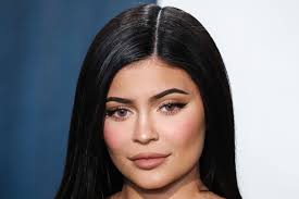 She rang in 2020 wearing her favorite diamond stormi chain and matching kylie jenner just revealed her new year's eve 2020 outfit and there's a lot of boob. Kylie Jenner Thigh High Balenciaga Boots Are A White Hot Summer Trend Footwear News