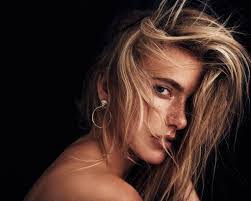 Vera Albrecht's Instagram, Twitter & Facebook