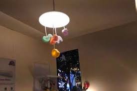 Selain memilih yang tahan lama, anda bisa juga memilih lampu dengan fitur hemat energi. Cukup Satu Saklar Lampu Di Rumah Bisa Berganti Warna