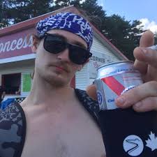 Should I put hot food in the fridge?