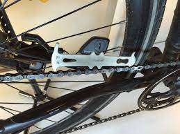 Nous vous montrons dans ce tuto comment faire le montage ou le changement d'une chaîne de tronçonneuse. Comment Verifier L Usure De La Chaine De Votre Velo