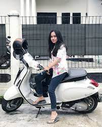 Flip Flops A Vespa How Can You Go Wrong Gambar Wanita