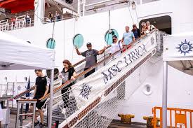 Pesquisa realizada na temporada de estreia dos cruzeiros no Paraná aponta  grande aprovação | Agência Estadual de Notícias