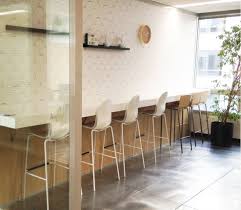 L Une Des Cafeterias Du Siege Social D Etam Decore Par Aurelie Keime De L Agence Decodeuse Ici Le Papi Decoration Maison Decoration Interieure Papier Peint