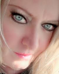 Ladies I'm just a simple country girl and social worker. Does not take a  lot to make me happy but after 20 years of marriage I found myself starting  over again. Took