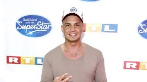 Vor laufender kamera gibt er rtl einen ekligen beweis, wie sehr er seinen eigenen weg gehen will. Pietro Lombardi Schwarmt Jetzt Fur Diese Frau