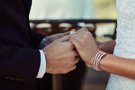 Tra le nostre proposte di gioielli per le spose vi consigliamo anche altri bracciali più economici come un elegantissimo bracciale tennis in oro. Come Scegliere I Gioielli Da Sposa Blog Escarpe It