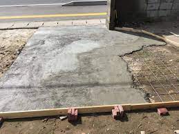 意外と簡単 自宅の駐車場をコンクリートでdiyしてみたよ 猫の倍返し 庭 diy コンクリート コンクリート 駐車場 diy コンクリート