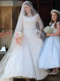 Geri Halliwell So Traumhaft Schon Ist Ihr Brautkleid Beruhmte Hochzeitskleider Beliebte Hochzeitskleider Kate Middleton Hochzeitskleid