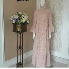Pada ujung dressnya terdapat brokat yang membuat penampilan semakin chic. 39 Brokat Dress Ideas Dresses Brokat Fashion