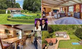Kit Harington And Rose Leslie Snap Up 1 75m Country Home Country House Celebrity Houses Celebrity Mansions