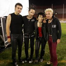 Shortly after that, with kenny's assistance, joan formed the backing group the blackhearts with three obscure new york area musicians: Joan Jett And The Blackhearts Musica Canciones Letras Escuchalas En Deezer