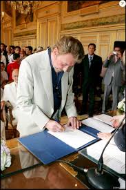 — mimie mathy fan (@mathy_mimie) august 26, 2016 en s'unissant avec benoist gérard, mimie mathy a dû accepter de mettre un peu d'eau dans son vin. Photos Johnny Hallyday Au Mariage De Mimie Mathy Et Son Mari Benoist Gerard En 2005 A Paris Johnny Hallyday Mimie Mathy Photo Johnny Hallyday