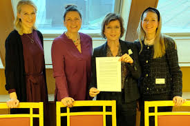 Sara heikkinen breitholtz (s) uppmanas lämna sitt uppdrag som riksdagsledamot av socialdemokraterna i halland. Tre Ar Med Trump Og Munnkurvregelene Global Gag Rule Stortinget