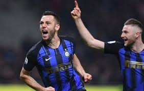 Real madrid afronta este encuentro más aliviado tras su victoria en la fecha 3, pero llega con la baja de su. De Vrij Inter Responded Well We Suffered And Beating Ac Milan Is A Great Feeling Forza Italian Football