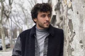 Find out about tv show host lizardo ponce: No Pudo Pasar Desapercibido Lizardo Ponce Y Una Terrible Caida Que Alerto En Showmatch Minuto Argentina