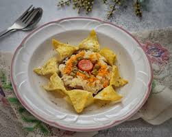 Sup ini merupakan sup yang dibuat dengan bahan galantine ayam yang ditambahkan beragam jenis jamur dan wortel. Sop Bunga Matahari Dapur Ngebut
