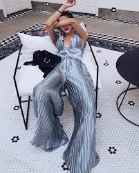 101 Classy Festive New Year S Eve Outfit Ideas For 2020 To Sparkle The Holiday Away Christmas Too Hello Bombshell Eve Outfit Casual Party Outfit Casual Holiday Outfits