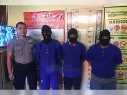 Erek erek hari raya natal : Polres Bojonegoro Amankan Tiga Orang Warga Ngasem Yang Kedapatan Bermain Judi Erek Erek Beritabojonegoro Com