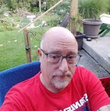 Bruce Neave's Instagram, Twitter & Facebook