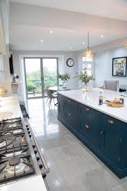 Here you'll find the best ways to use blues like turquoise, teal, cobalt, navy, sapphire, and light blue in your kitchen, plus the best paints to get the look in your home. Blue Kitchen Ideas Uk Smart Trik