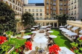 02. Le Bristol, Paris 8ème | Les 30 plus beaux hôtels de France | Paris  hotels, Romantic hotel, Beautiful hotels