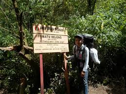 Cara terbaik untuk turun bukit, kekalkan gear pada kedudukan di d4. Pendakian Gunung Semeru Via Ranu Pane Menuju Atap Tertinggi Jawa Manusia Lembah