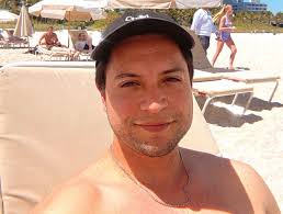 Alejandro Bustamante (@alexbustamove) • Instagram photos and videos