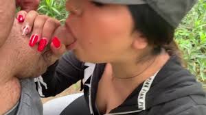 公衆の場でティーンがフェラしてごっくん！