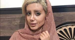في مكانٍ بعيدٍ من هذا العالم كانت هناك مملكتان متجاورتان، في الأولى يعيش البشر بينما تمتلئ الأخرى بالكثير من المخلوقات. Ø§Ù„Ø³Ù„Ø·Ø§Øª Ø§Ù„Ø¥ÙŠØ±Ø§Ù†ÙŠØ© ØªØ¹ØªÙ‚Ù„ Ø´Ø¨ÙŠÙ‡Ø© Ø£Ù†Ø¬Ù„ÙŠÙ†Ø§ Ø¬ÙˆÙ„ÙŠ Sputnik Arabic