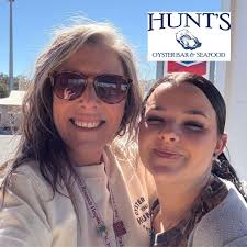 Hunt's Oyster Bar and Seafood Restaurant