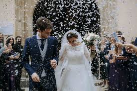 Atenta a estos peinados y tips para que sigas estando hermosa. Lluvia De Confetti Bodas Confeti Bodas Vestidos De Novia Bodas