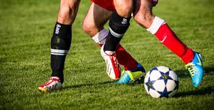 Sepak atau meyepak dapat di artikan untuk menendang (menggunakan kaki) sedangkan bola yaitu sebuah alat permainan yang. Pengertian Sepak Bola Sejarah Tujuan Teknik Dan Peraturan