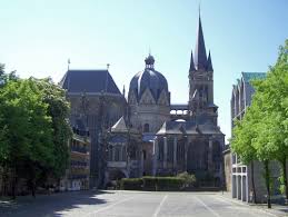 Wer schon mal aachen besuchte, kennt ihn. Aachener Dom Pfalzkapelle Marienkapelle Dom Aachen