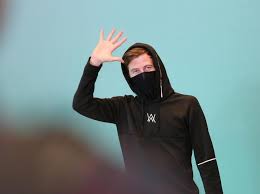 Lirik lagu batak lirik lagu terbaru indonesia lirik lagu terhits indonesia. 5 Lagu Populer Alan Walker Si Dj Dengan Penampilan Khas