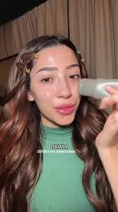 Laura Martz's Instagram, Twitter & Facebook