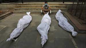 India is recording huge jumps in daily coronavirus infections while facing vaccine and hospital bed shortages. Ugusqqcdyfv0qm