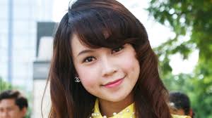 Hotboy Baggio "mặn nồng" với Pé Sam giữa phố