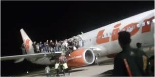 Sedangkan satu pesawat lainnya milik maskapai sriwijaya air sempat mengalami kendala saat hendak mendarat di bandara supadio, pontianak. Penumpang Lion Air Di Bandara Pontianak Mengaku Cuma Bercanda Bawa Bom Merdeka Com