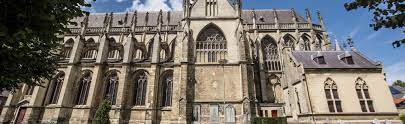 Een kerk is voor christelijken een plek waar zij op zondag bijeen komen om een kerkdienst bij te wonen. Basiliek Van Het Heilige Sacrament Meerssen In Meerssen Zuid Limburg