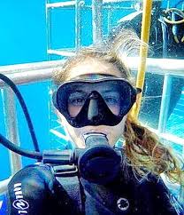 Maybe you would like to learn more about one of these? Pin By Lelekaudi On Scuba Regulator Scuba Diving Girl Scuba Girl Diving Girl